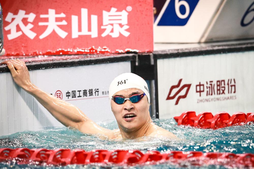 篮球火箭球队进攻端出现默契配合